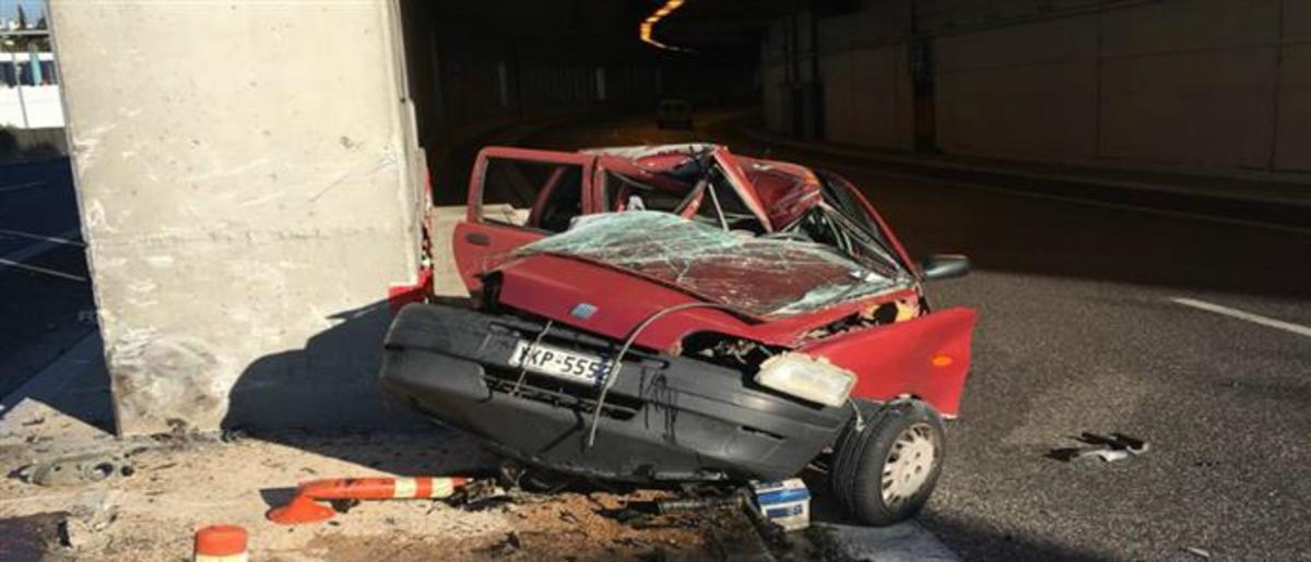 Τροχαίο δυστύχημα στην Αττική Οδό – Οδηγός έχασε την ζωή της όταν έπεσε σε τοίχο σήραγγας