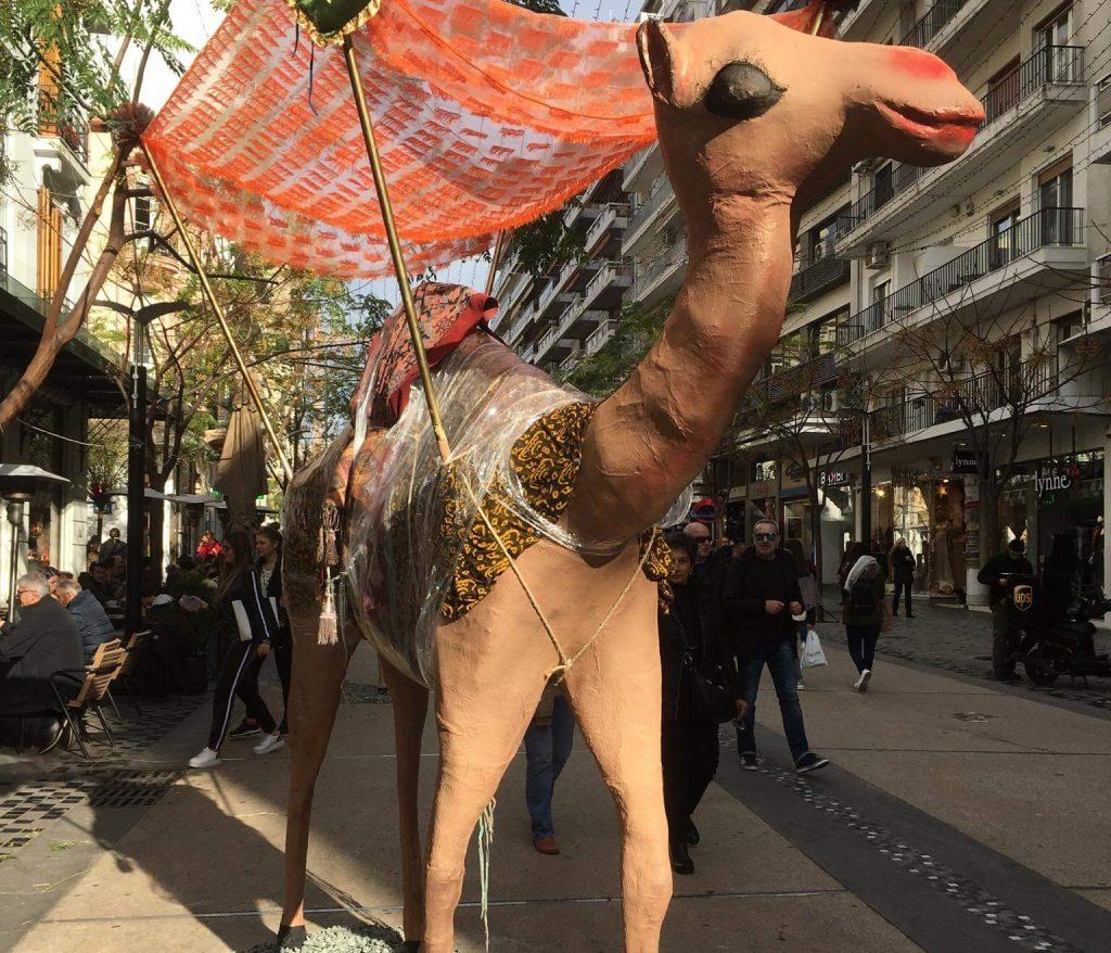 Τι κάνουν τρεις καμήλες στο κέντρο της Θεσσαλονίκης;