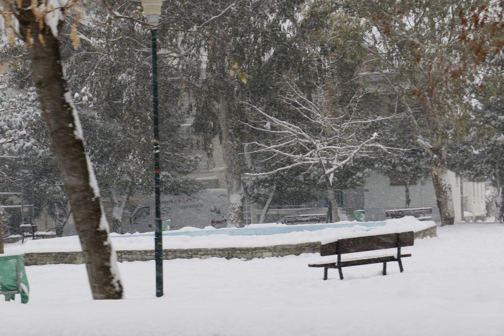 Καιρός: Πέφτει κι άλλο η θερμοκρασία – Πού θα χιονίσει