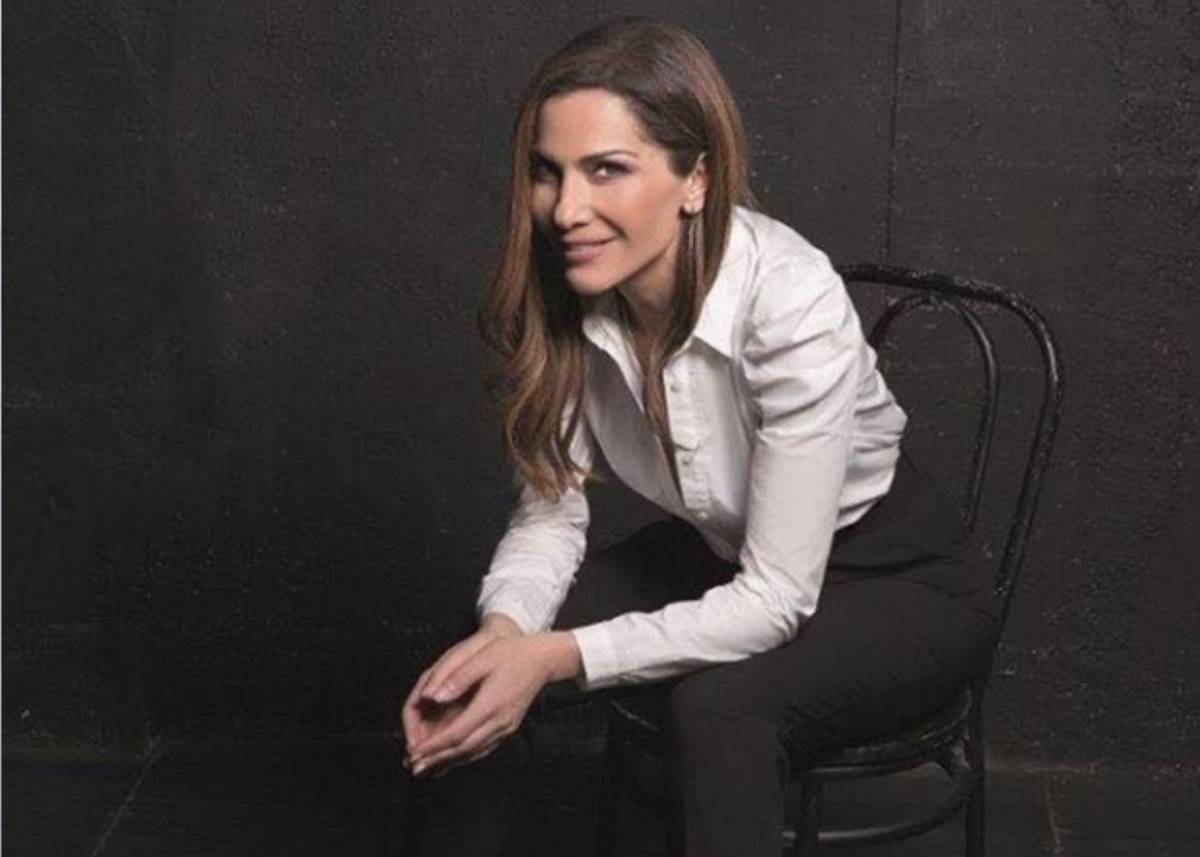 Δέσποινα Βανδή: Άνοιξε το σπίτι της και ετοίμασε λουκούλλειο τραπέζι για τους φίλους της!