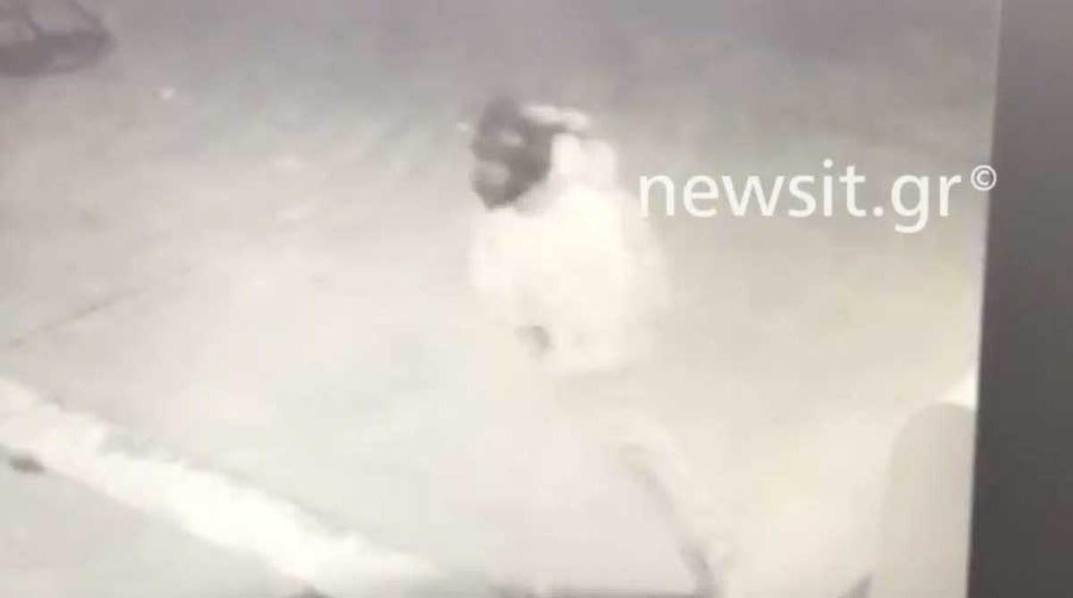 Νέα βίντεο! Η στιγμή που άγνωστοι βάζουν την βόμβα στο βενζινάδικο στην Ανάβυσσο