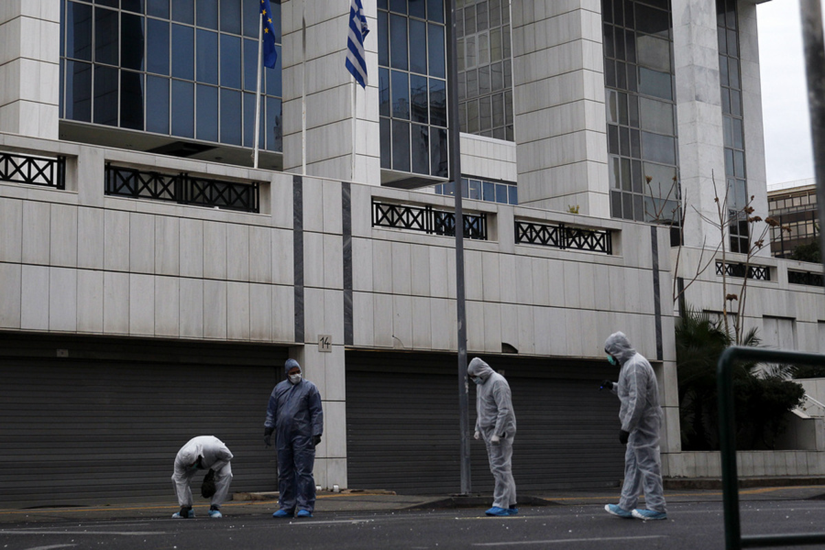 Τηλεφώνημα για βόμβα στην οδό Λουκάρεως