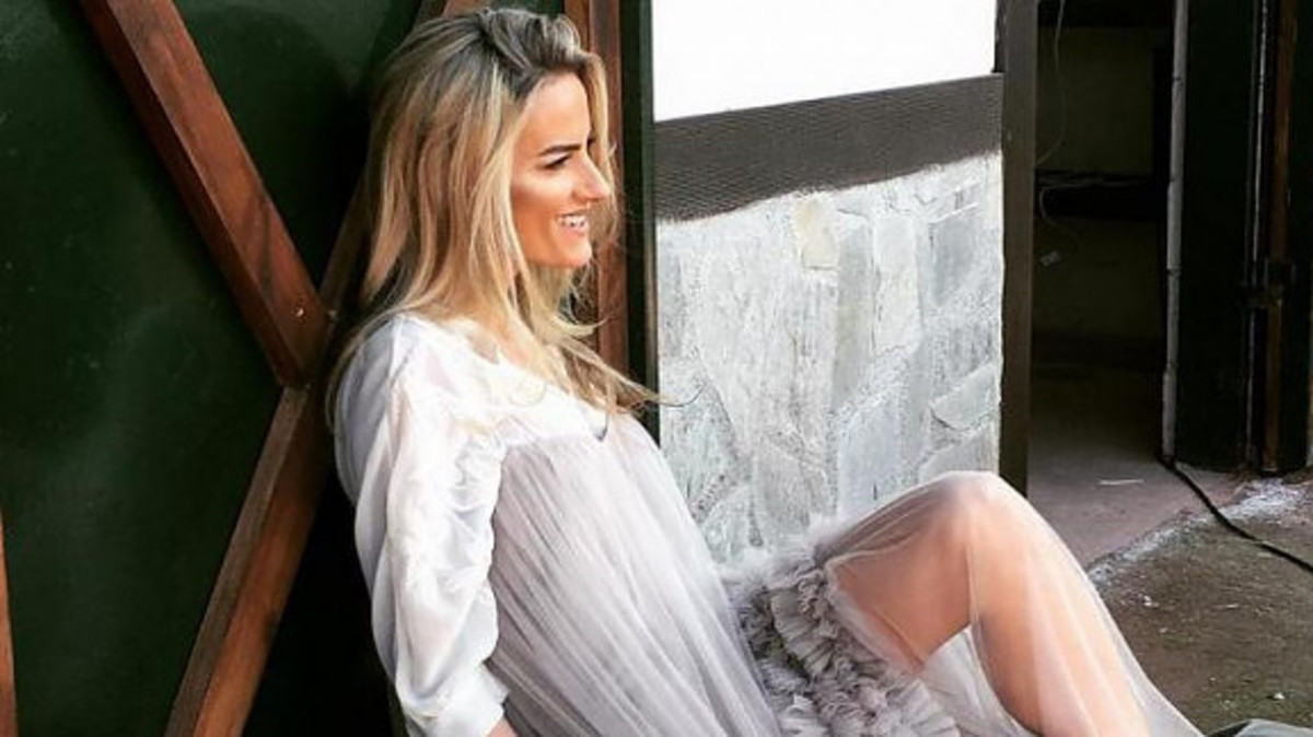 Έφη Παπαϊωάννου: Έσβησε τη γενέθλιά τούρτα της παρέα με αγαπημένες φίλες! [pics,vid]