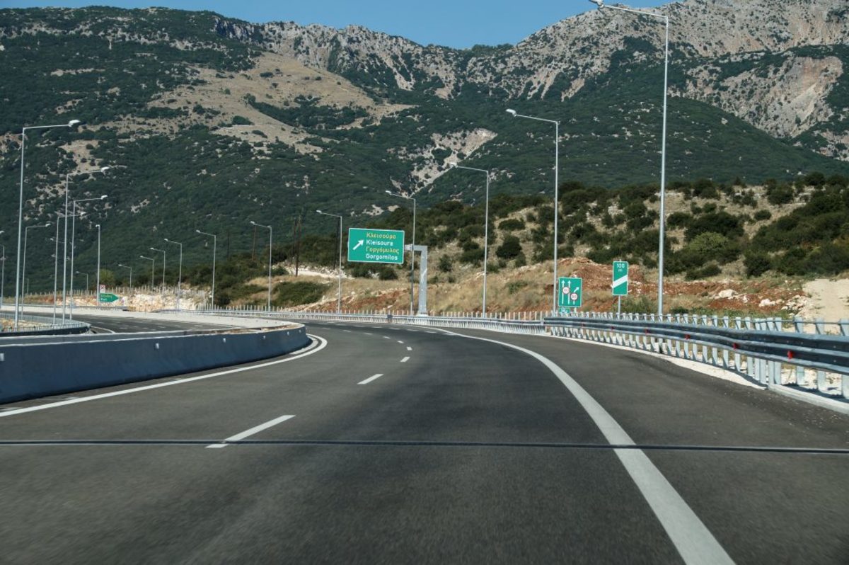 Αποκαταστάθηκε η οδική σύνδεση στην εθνική οδό Αντιρρίου – Ιωαννίνων, στο ύψος της Κλεισούρας