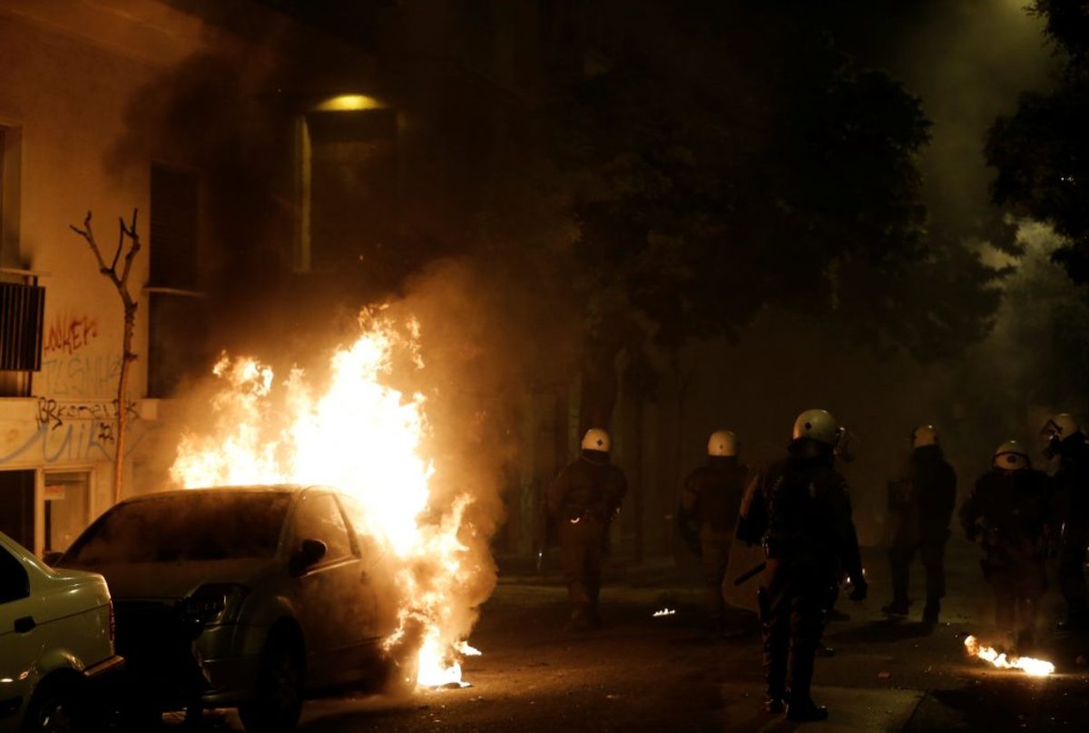 ΕΛ.ΑΣ.: Δεν υπάρχει καμία αναφορά για κάψιμο σημαίας