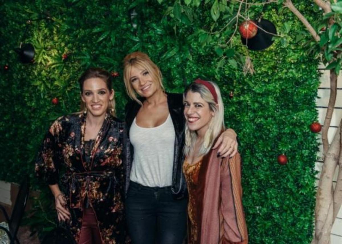 Φαίη Σκορδά – Σάσα Σταμάτη: Σε γιορτινό event στο Χαλάνδρι! [pics]