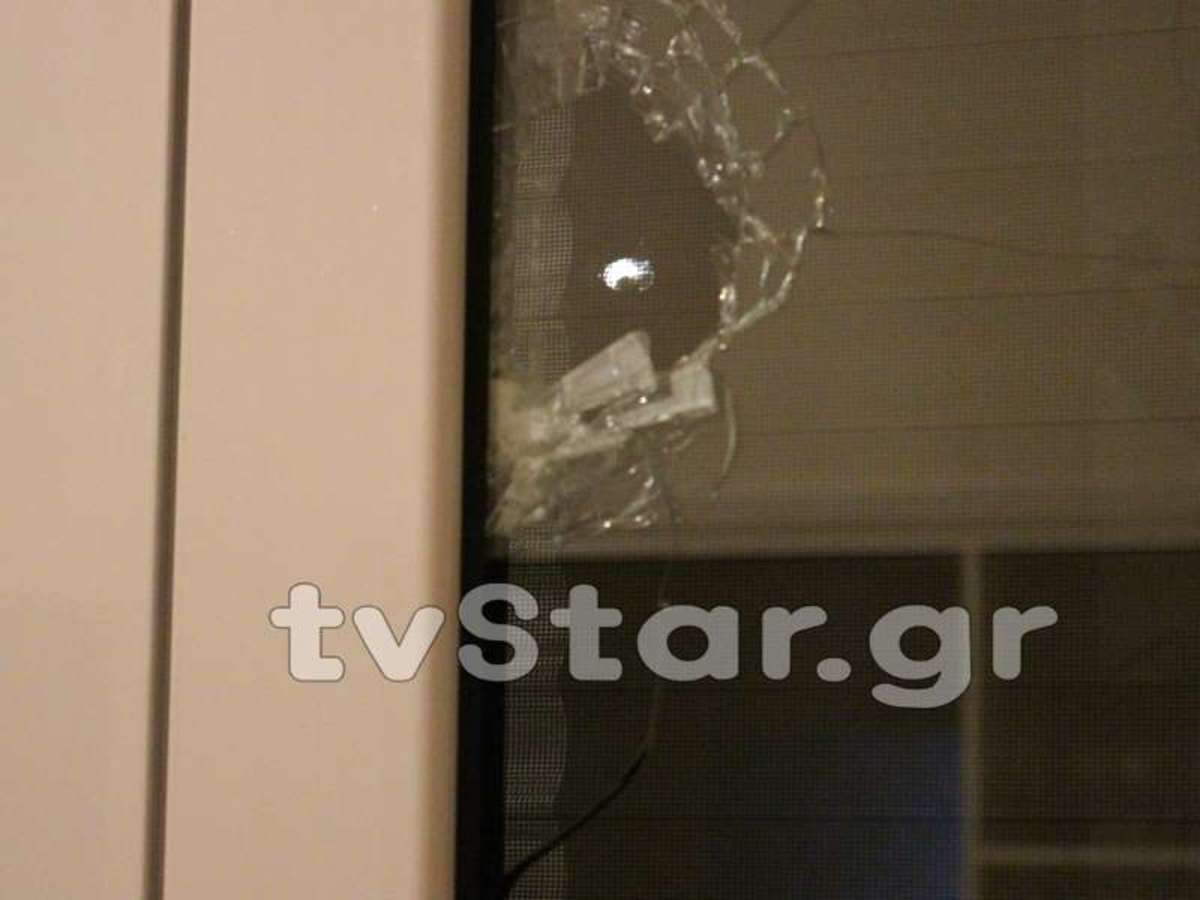 Τρόμος για οικογένεια στη Βοιωτία! Αδέσποτες σφαίρες καρφώθηκαν στο σπίτι τους! [pics]