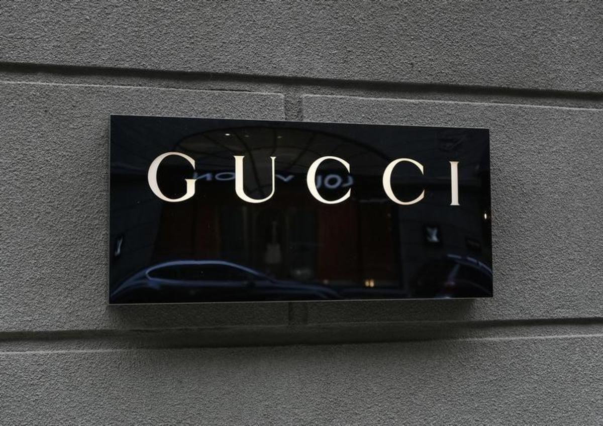 “Ντου” της αστυνομίας στα γραφεία του οίκου Gucci – Κατηγορίες για φοροδιαφυγή που… προκαλεί ίλιγγο