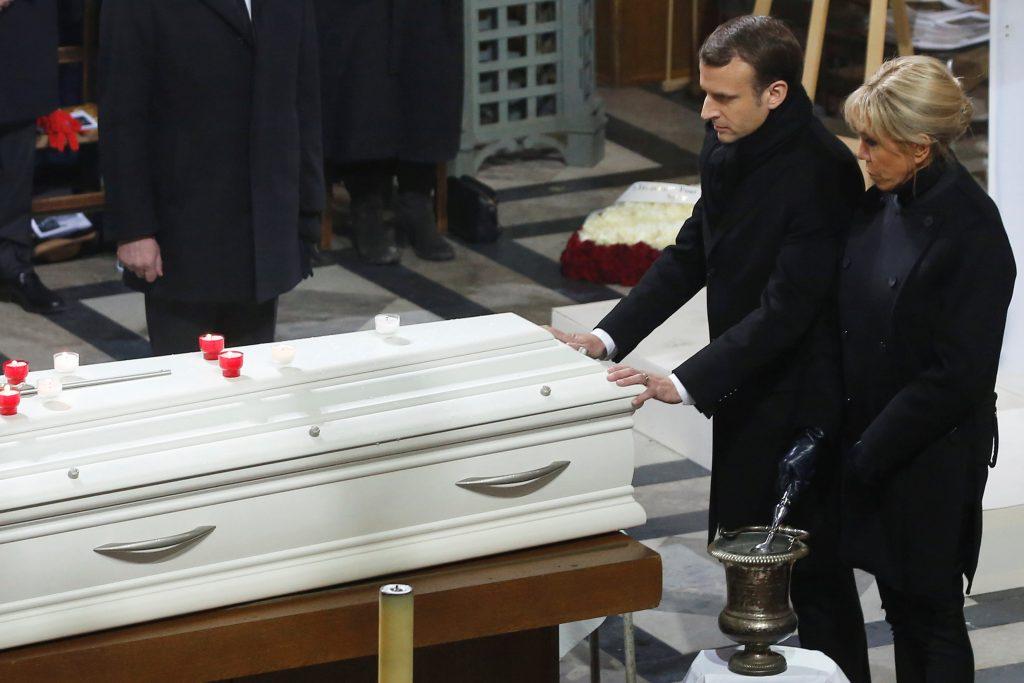 “Πόρτα” στην Μαρίν Λε Πεν στην κηδεία του Τζόνι Χαλιντέι