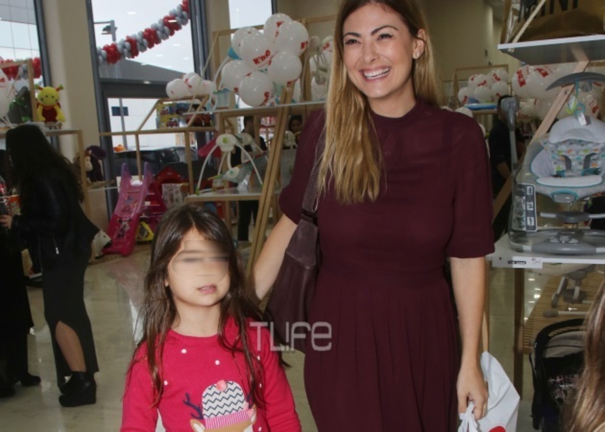 Δέσποινα Καμπούρη: Για ψώνια με την μεγάλη της κόρη [pics]