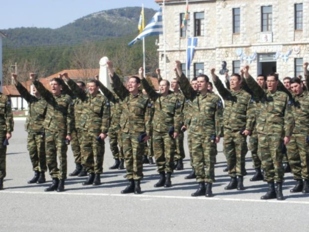 Ώρα κατάταξης: Προβάρουν τα χακί στρατεύσιμοι και όσοι είχαν πάρει αναβολή