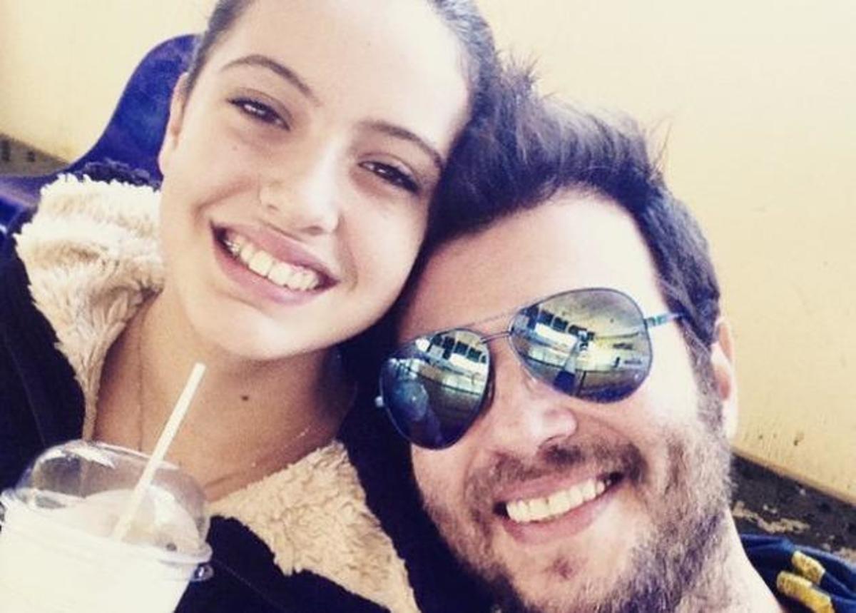 Λάμπης Λιβιεράτος: Το πιο γλυκό φιλί στην πανέμορφη κόρη του που έγινε 15! [pic]