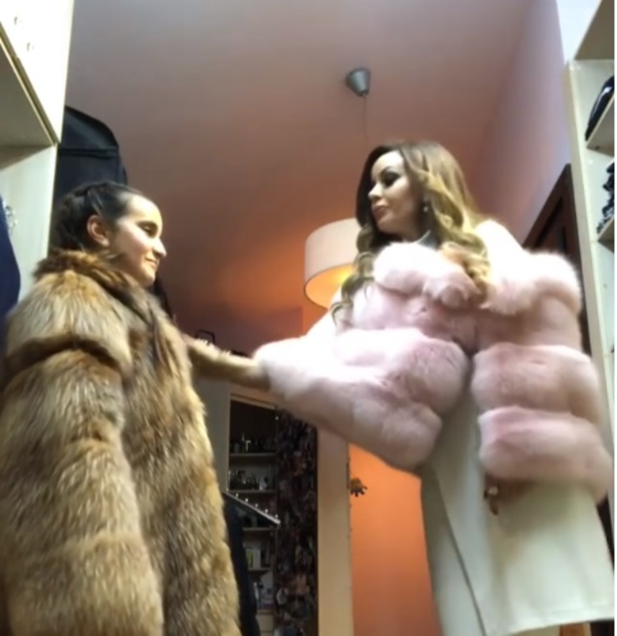 Iωάννα Λίλη: Η κόρη της τραγουδάει, εκείνη χορεύει και είναι και οι δυο υπέροχες! video