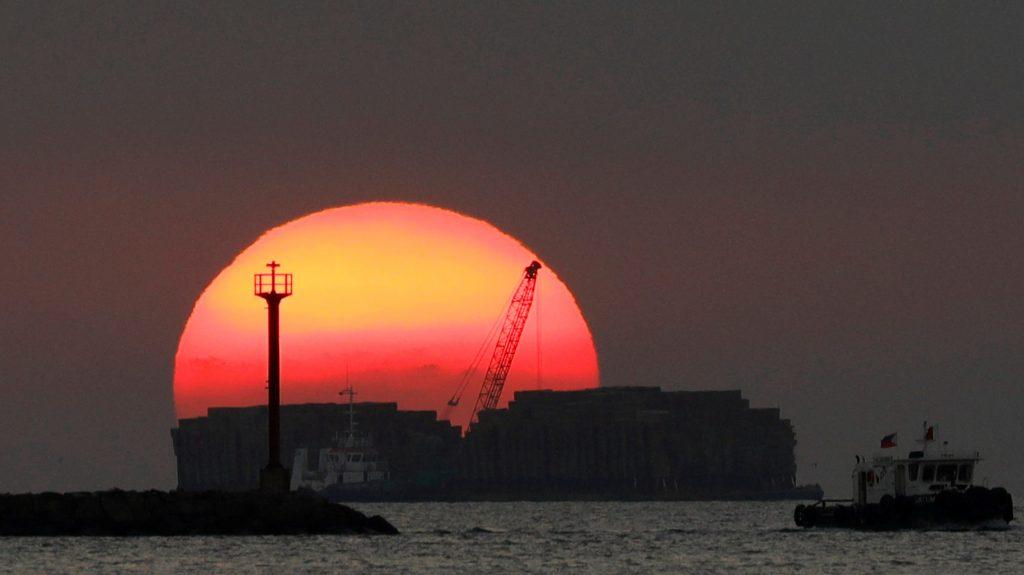 Σα ζωγραφιά! Το τελευταίο ηλιοβασίλεμα του 2017!