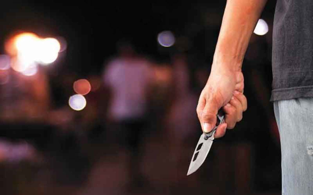 “Χειροπέδες” σε 3 αλλοδαπούς που απειλούσαν με μαχαίρι και λήστευαν τουρίστες στην Ακρόπολη