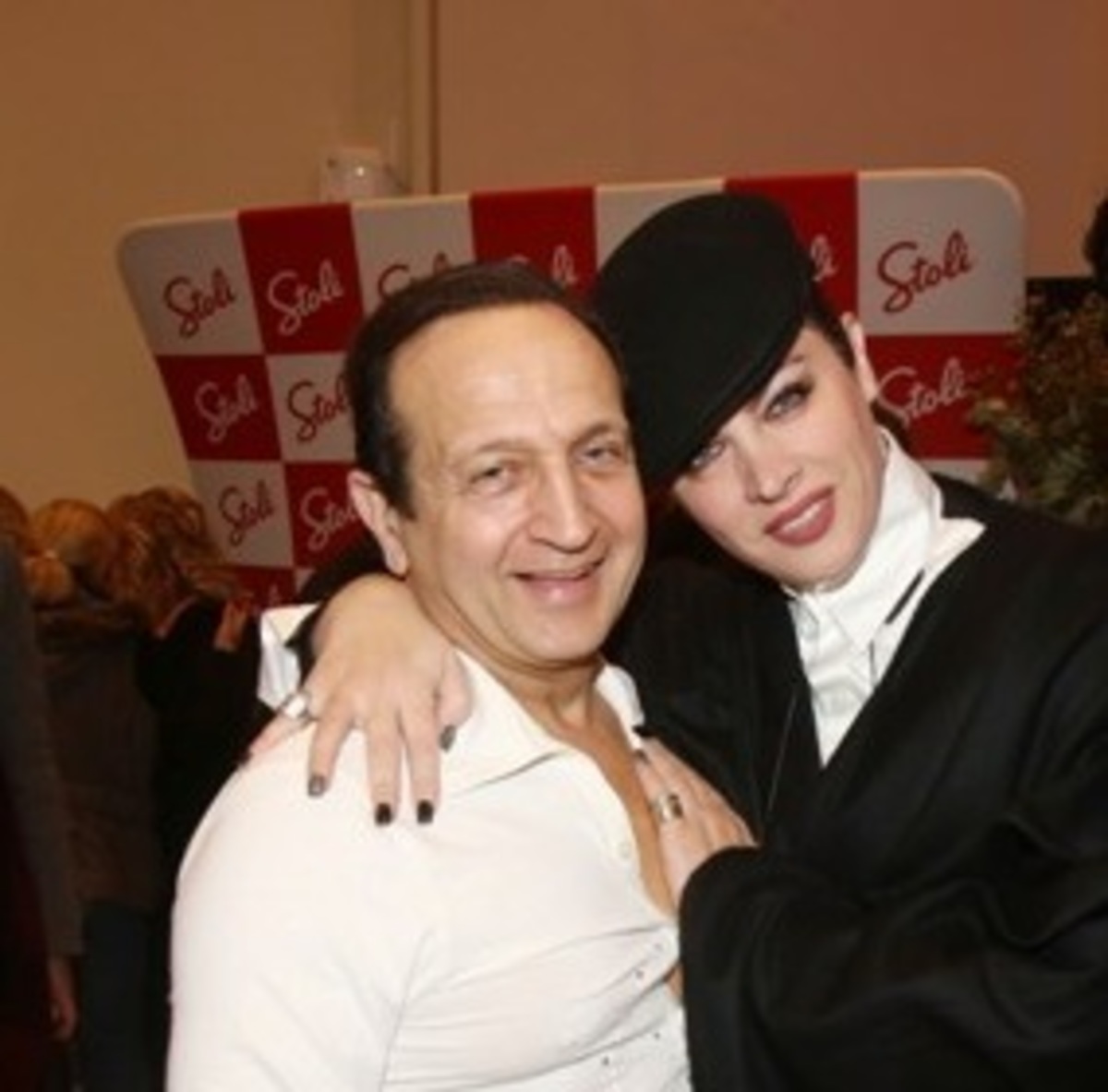 Η Νένα Χρονοπούλου στο πλευρό του Σπύρου Μπιμπίλα: «Ο Σπύρος δεν μας έχει απασχολήσει ποτέ με την προσωπική του ζωή»!