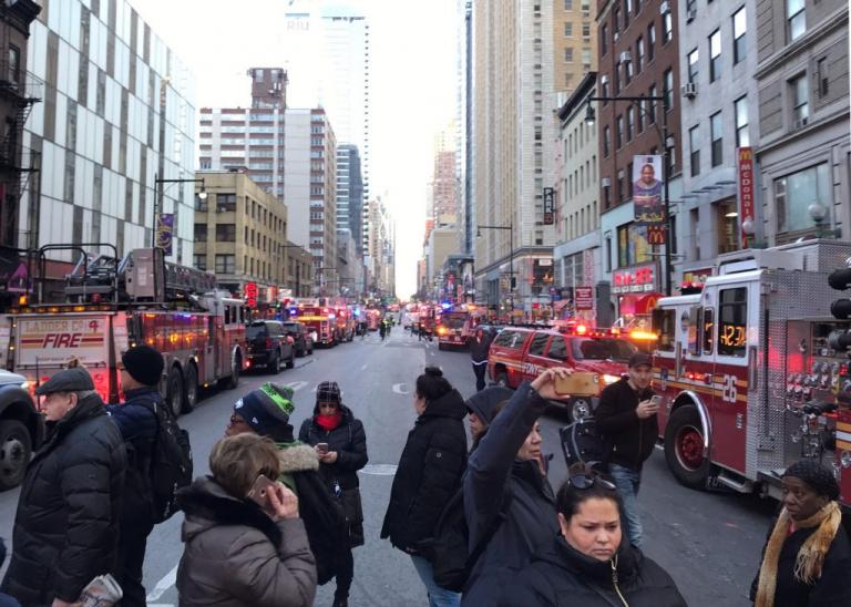 Τρόμος στην καρδιά της Νέας Υόρκης! Έκρηξη κοντά στον κεντρικό σταθμό λεωφορείων στο Μανχάταν