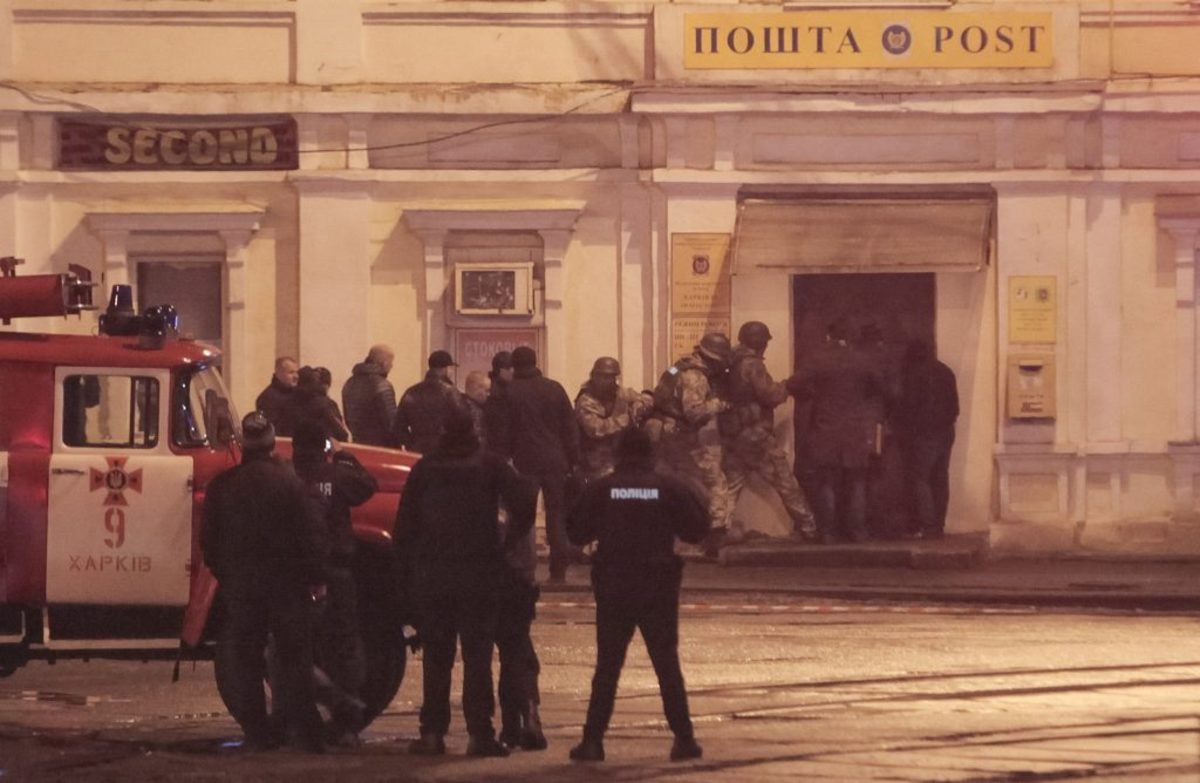 Τέλος στο “θρίλερ” στο Χάρκοβο – Ελεύθεροι οι όμηροι χωρίς να τραυματιστεί κανείς – Συνελήφθη ο δράστης [pics,vid]