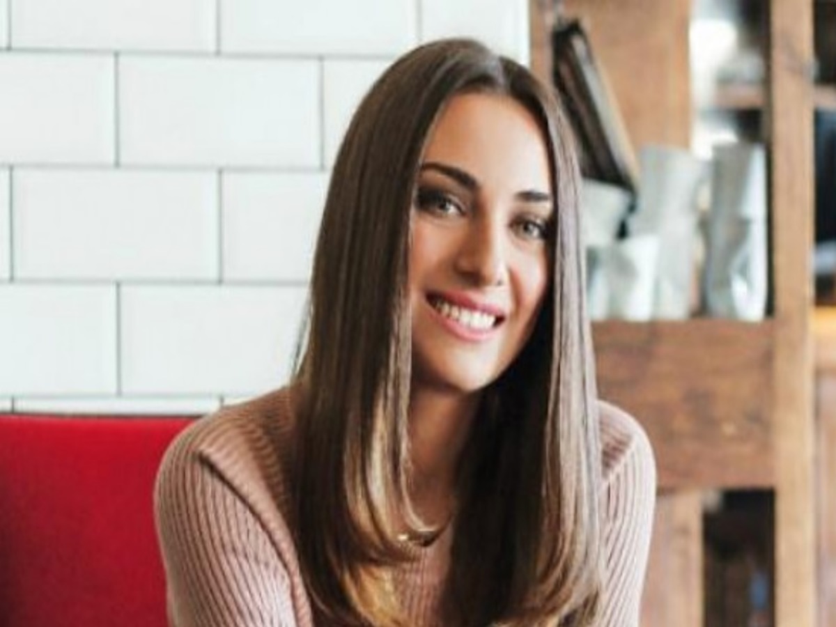 Γνωστή παρουσιάστρια αποκαλύπτει: «Έχω στείλει γυμνές φωτογραφίες σε σύντροφό μου» [vid]