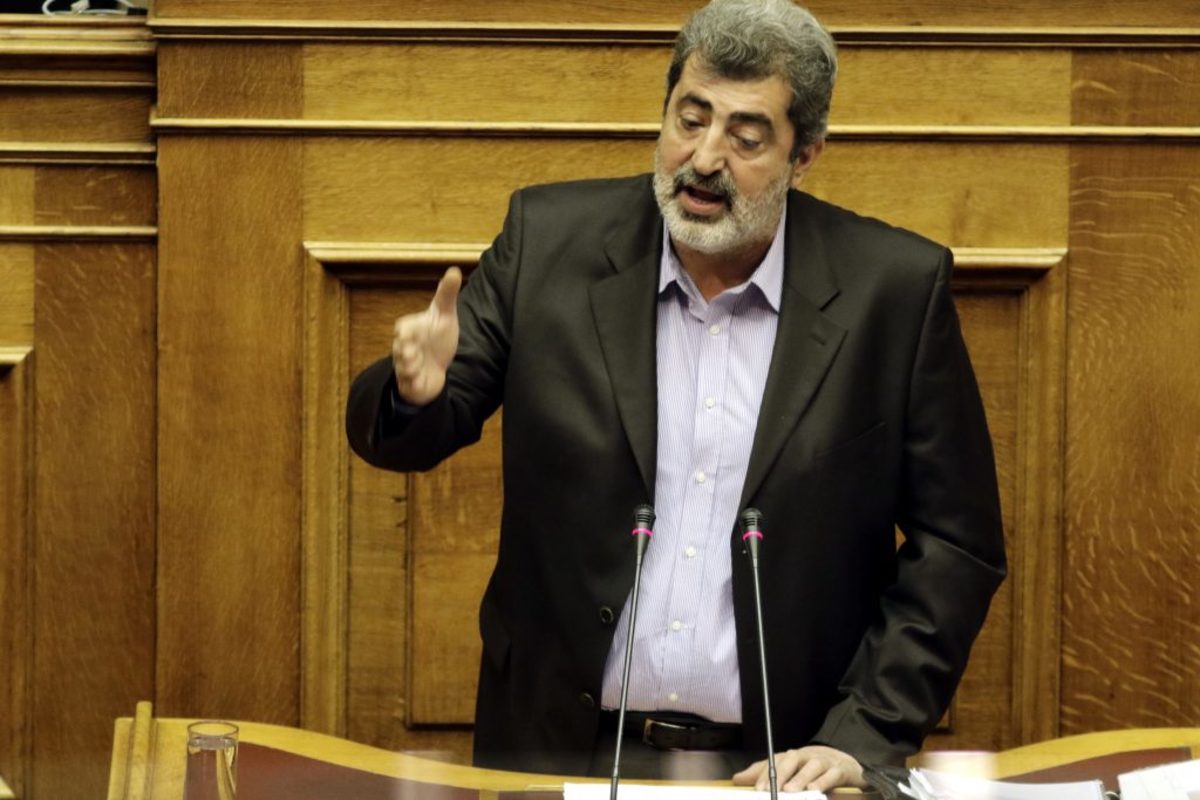 Νέο σόου Πολάκη στην Βουλή: Κάνετε αντιπολίτευση με πληρωμένα πρωτοσέλιδα εφημερίδων