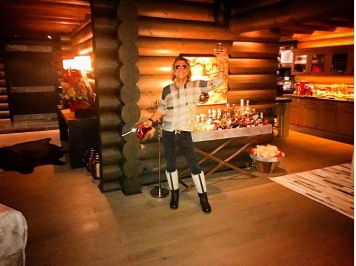 Ηλίας Ψινάκης: Πέρασε χλιδάτες διακοπές Χριστουγέννων στα χιόνια! [pics]