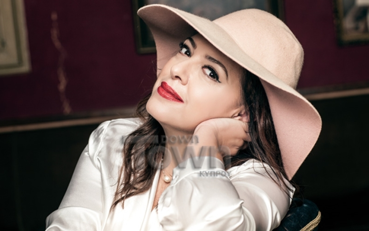 Η Ελένη Ράντου εξομολογείται: «Η μητέρα μου πήγε δυο φορές να με ρίξει…»