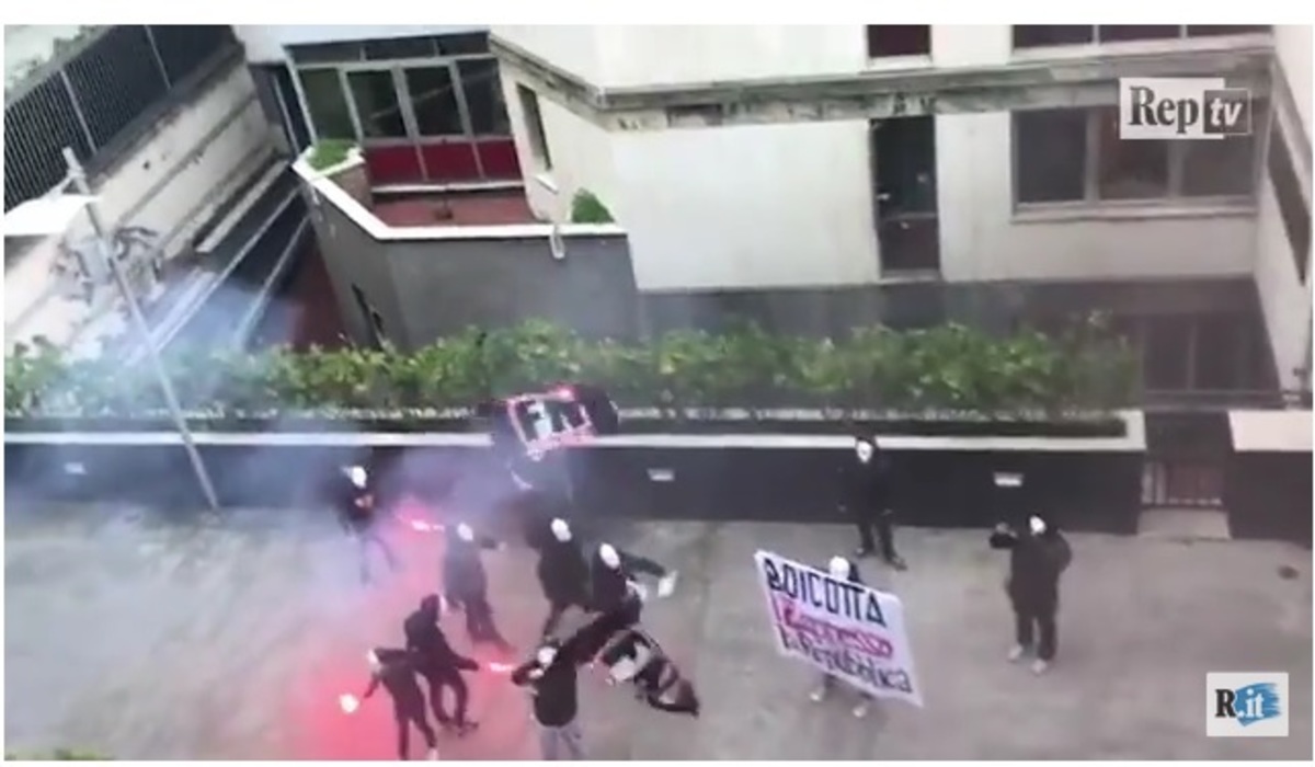 Φασίστες πολιόρκησαν τα γραφεία της La Repubblica – Πέταξαν καπνογόνα στους εργαζόμενους [vid]
