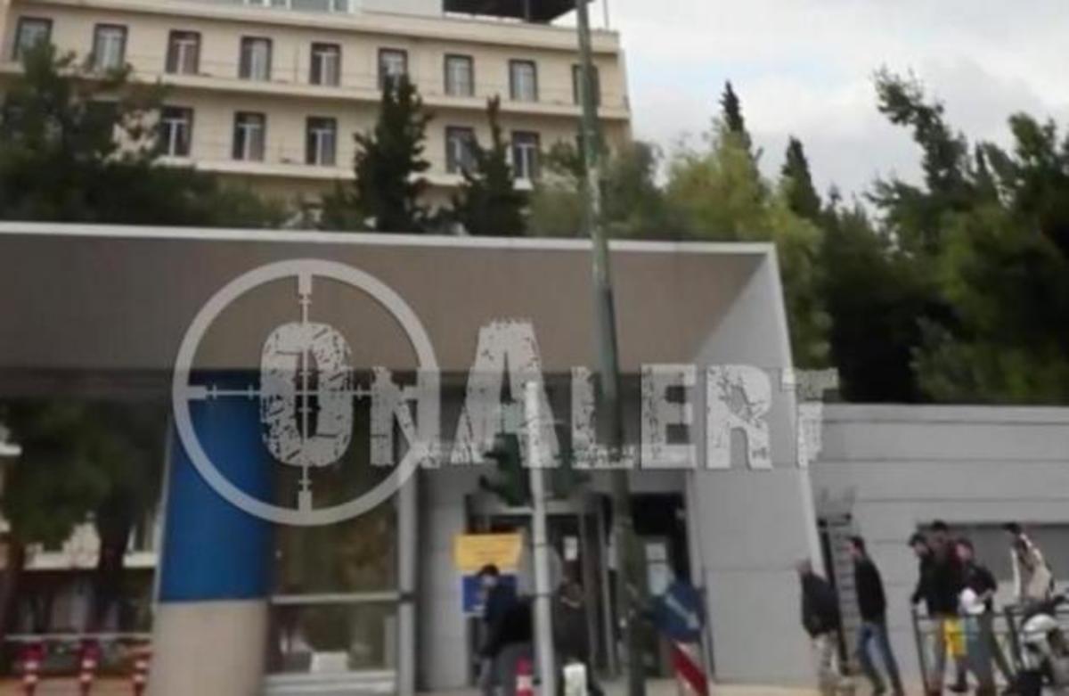 “Φρούριο” το Υπουργείο Εθνικής Άμυνας μετά την εισβολή του Ρουβίκωνα – Ανησυχίες για δεύτερη επίθεση