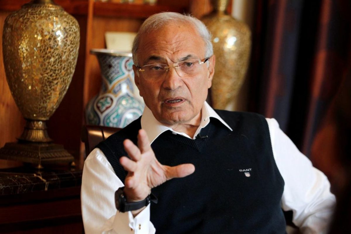 Απελάθηκε από τα Αραβικά Εμιράτα ο πρώην πρωθυπουργός της Αιγύπτου – Τον έστειλαν… πακέτο στον Αλ – Σίσι