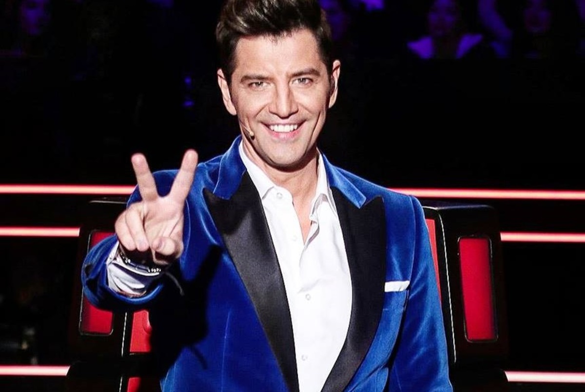 Το νέο τραγούδι του Σάκη Ρουβά δεν είναι αυτό που περιμένεις!