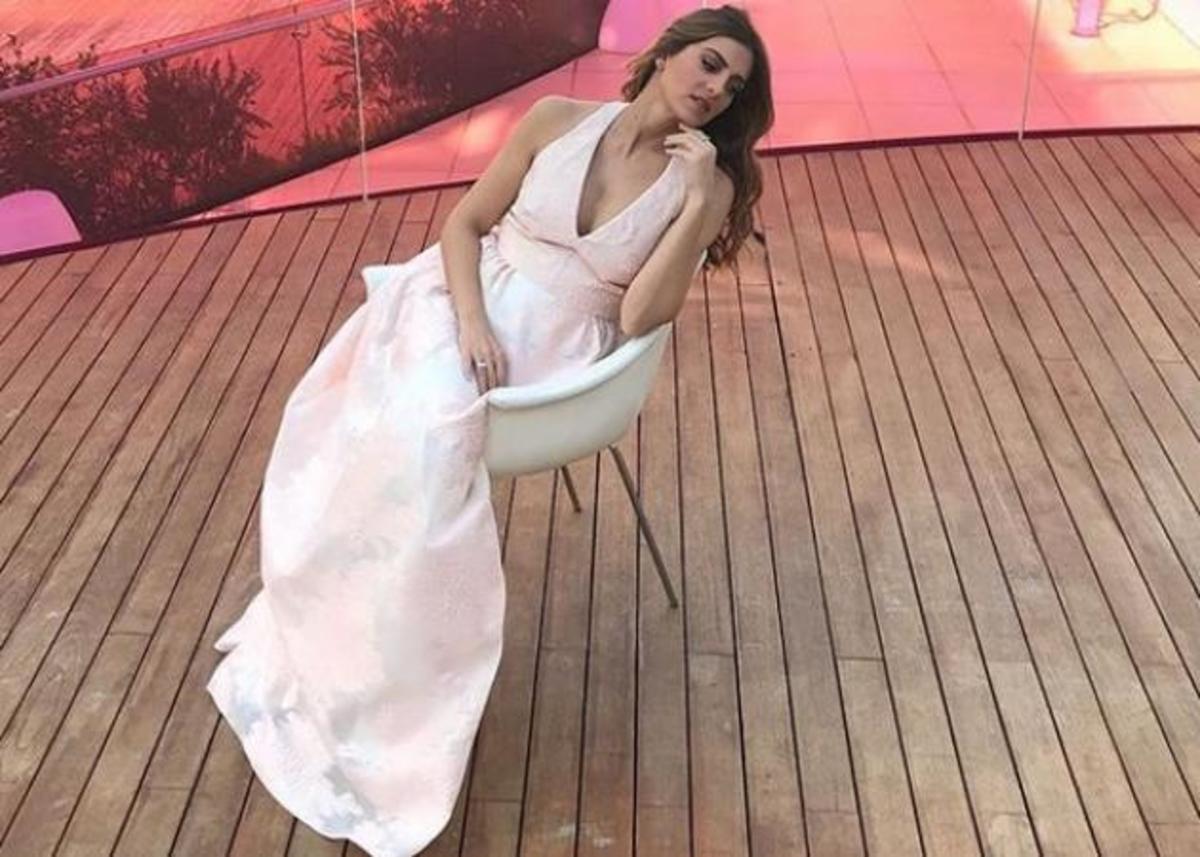 Σταματίνα Τσιμτσιλή: Ποζάρει με εντυπωσιακά φορέματα στον 4ο μήνα της εγκυμοσύνης της [pics]