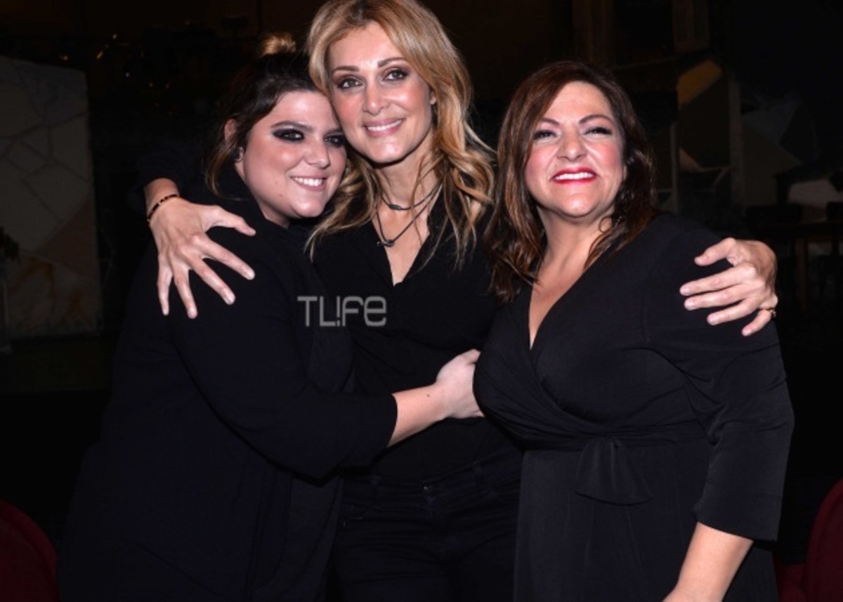 Σταυροπούλου: Πρεμιέρα με την κόρη της στο πλευρό της και όσα είπε για τα δημοσιεύματα με τον “σύντροφό” της