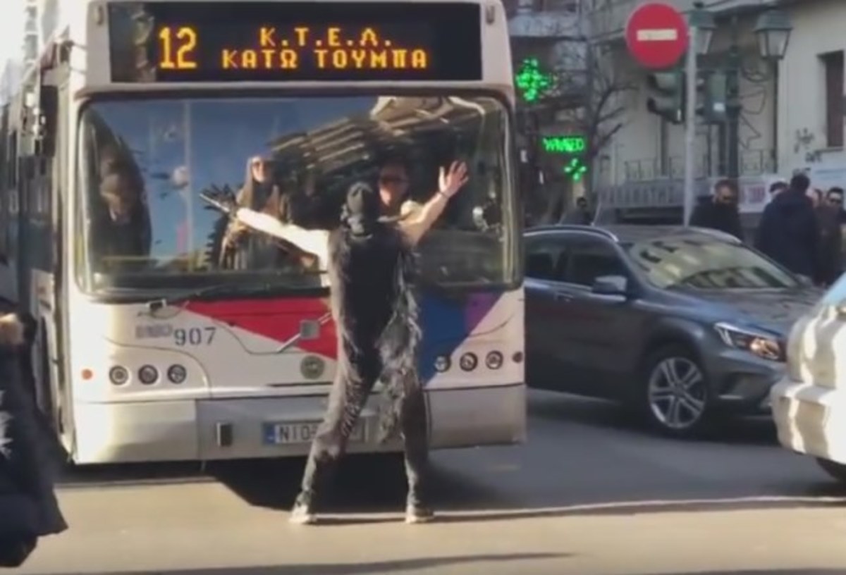 Θεσσαλονίκη: Ο ιδιαίτερος χορός που διέκοψε την κυκλοφορία – Τα στιγμιότυπα της ημέρας [pics, vids]