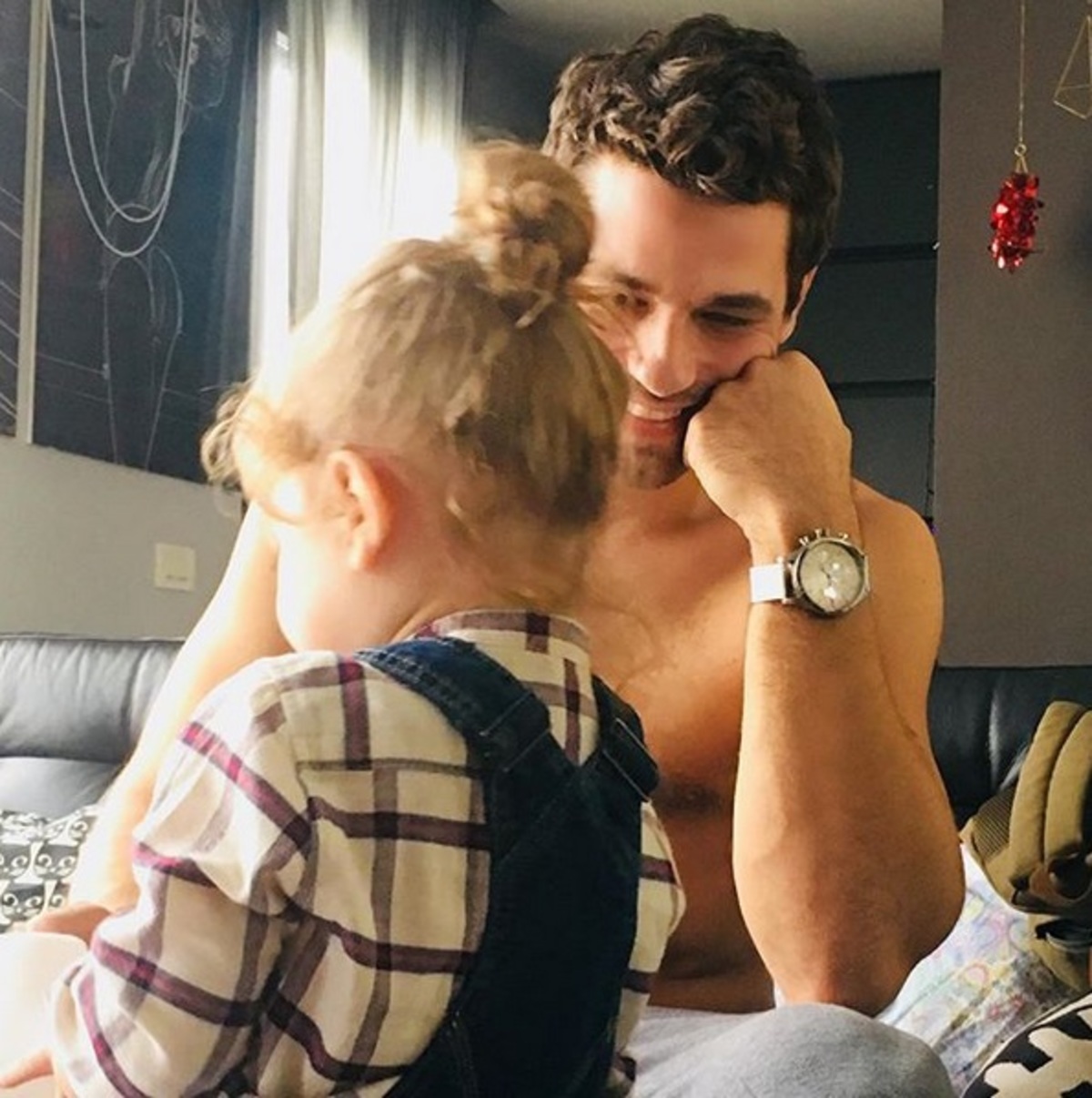 Αποστόλης Τότσικας: Βόλτα με τα δίδυμα και τον αδερφό του!