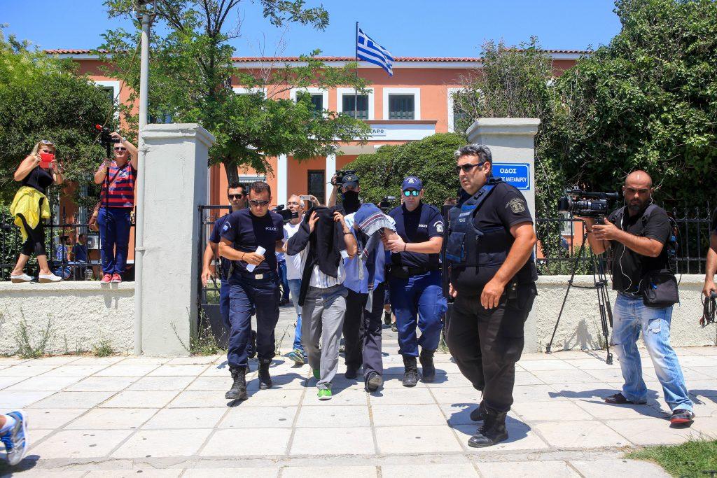 Άσυλο χορηγήθηκε σε έναν από τους οκτώ Τούρκους αξιωματικούς