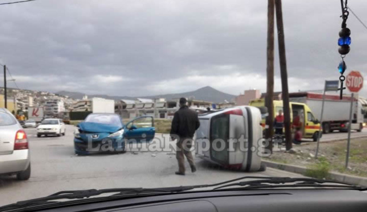 Λαμία: Στο νοσοκομείο 3 γυναίκες μετά από τροχαίο – Εικόνες από το σημείο της σύγκρουσης [pics]