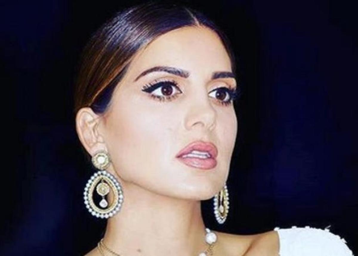 Σταματίνα Τσιμτσιλή: Βόλτα με τους συνεργάτες της στα νότια!