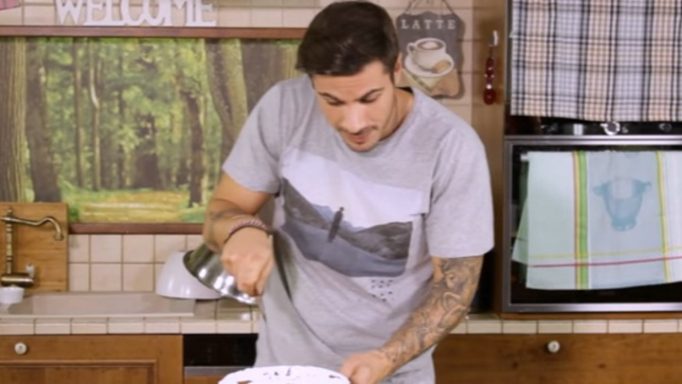 Αυτή είναι η Βασιλόπιτα του Άκη Πετρετζίκη που όλοι αναζητούν!