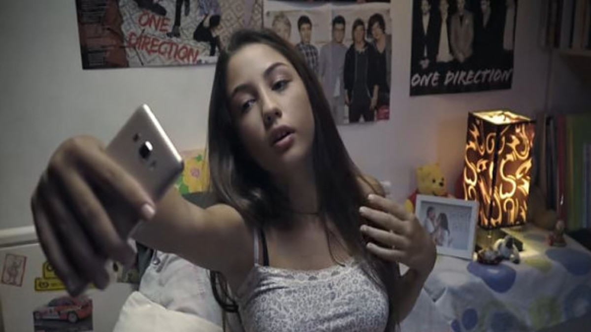 Εφιάλτης για ανήλικη μαθήτρια! 19χρονος «πλημμύρισε» με γυμνές πόζες της το σχολείο της! [vids]