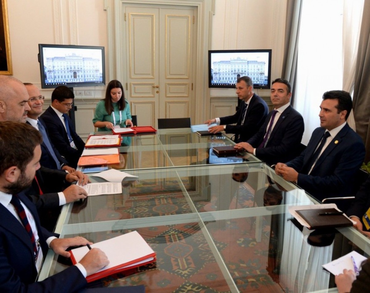 Ιστορική πρώτη κοινή συνεδρίαση των κυβερνήσεων Αλβανίας και ΠΓΔΜ