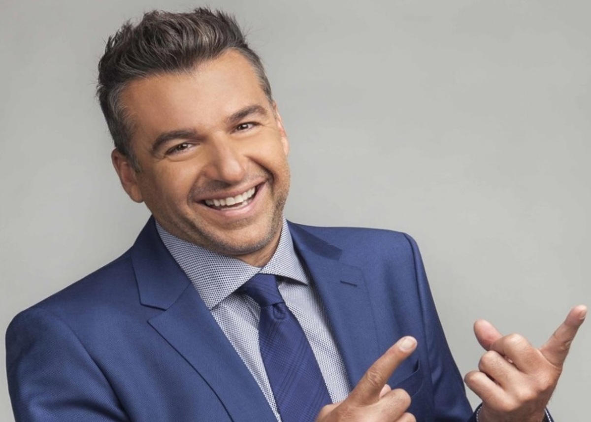 Γιώργος Λιάγκας: Μας εύχεται «Χρόνια Πολλά» βουτώντας στην θάλασσα! Video