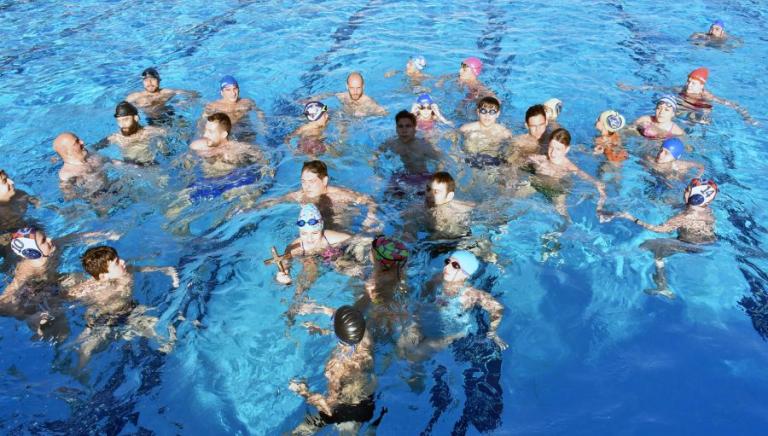 Θεσσαλονίκη: Η 12χρονη Μελπομένη βούτηξε και έπιασε τον Σταυρό στον Δήμο Συκεών [pic] | Newsit.gr