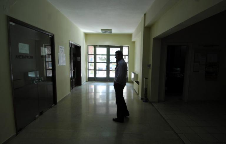 ΔΕΚΟ: Στον αέρα 40.000 εργαζόμενοι – Μισθοί και θέσεις εργασίας στην… πρέσα