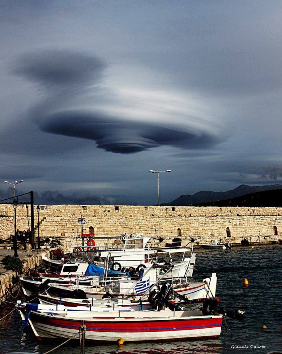 UFO (φακοειδές νέφος) στην Κρήτη! Απίστευτη εικόνα  