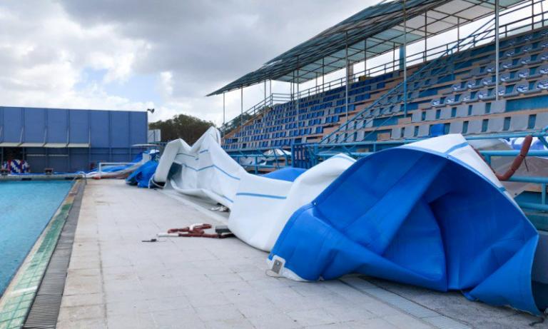 Χανιά: Ζημιές στο κολυμβητήριο από τους ισχυρούς ανέμους | Newsit.gr Χανιά: Ζημιές στο κολυμβητήριο από τους ισχυρούς ανέμους | Newsit.gr