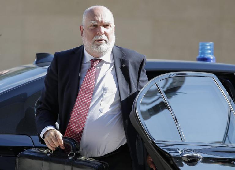 Βίζερ: Αν δεν ξεφορτωθείτε τα ρουσφέτια, δεν γλιτώνετε από το έλλειμμα | Newsit.gr Βίζερ: Αν δεν ξεφορτωθείτε τα ρουσφέτια, δεν γλιτώνετε από το έλλειμμα | Newsit.gr