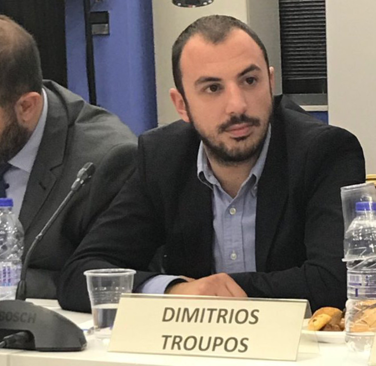 Σάλος για το στέλεχος της ΟΝΝΕΔ που χαρακτήρισε…πιθήκους τους Σκοπιανούς και “απείλησε” τον Τσίπρα | Newsit.gr Σάλος για το στέλεχος της ΟΝΝΕΔ που χαρακτήρισε…πιθήκους τους Σκοπιανούς και “απείλησε” τον Τσίπρα | Newsit.gr