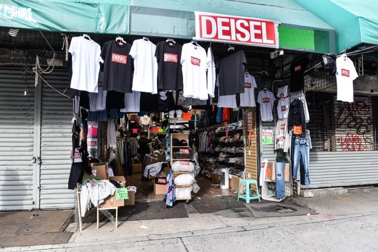 H DIESEL δημιουργεί ένα νέο λογότυπο – Το DEISEL! | Newsit.gr H DIESEL δημιουργεί ένα νέο λογότυπο – Το DEISEL! | Newsit.gr