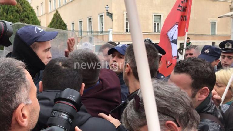 Πορεία στη Βουλή από τους εργαζόμενους στους δημοτικούς παιδικούς σταθμούς | Newsit.gr Πορεία στη Βουλή από τους εργαζόμενους στους δημοτικούς παιδικούς σταθμούς | Newsit.gr