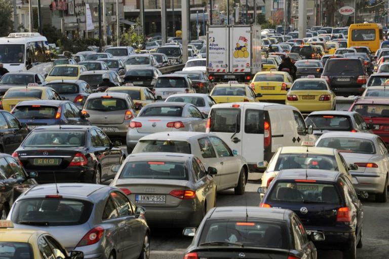 Κίνηση: Κόλαση στους δρόμους! Η βροχή μπλόκαρε τα πάντα | Newsit.gr Κίνηση: Κόλαση στους δρόμους! Η βροχή μπλόκαρε τα πάντα | Newsit.gr